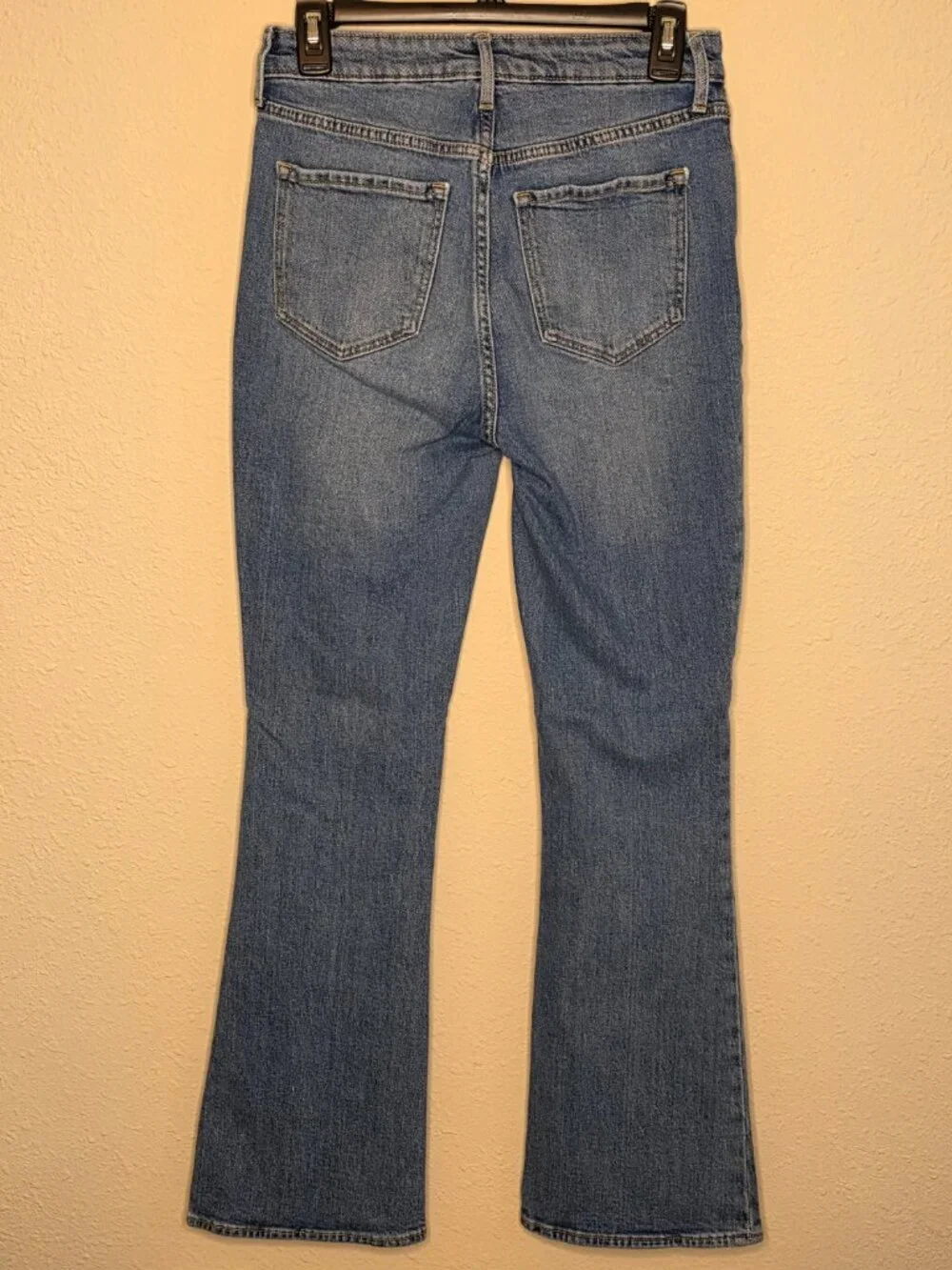 Old Navy Extra High Rise Flare Medium Wash Jeans, Women's Size 6